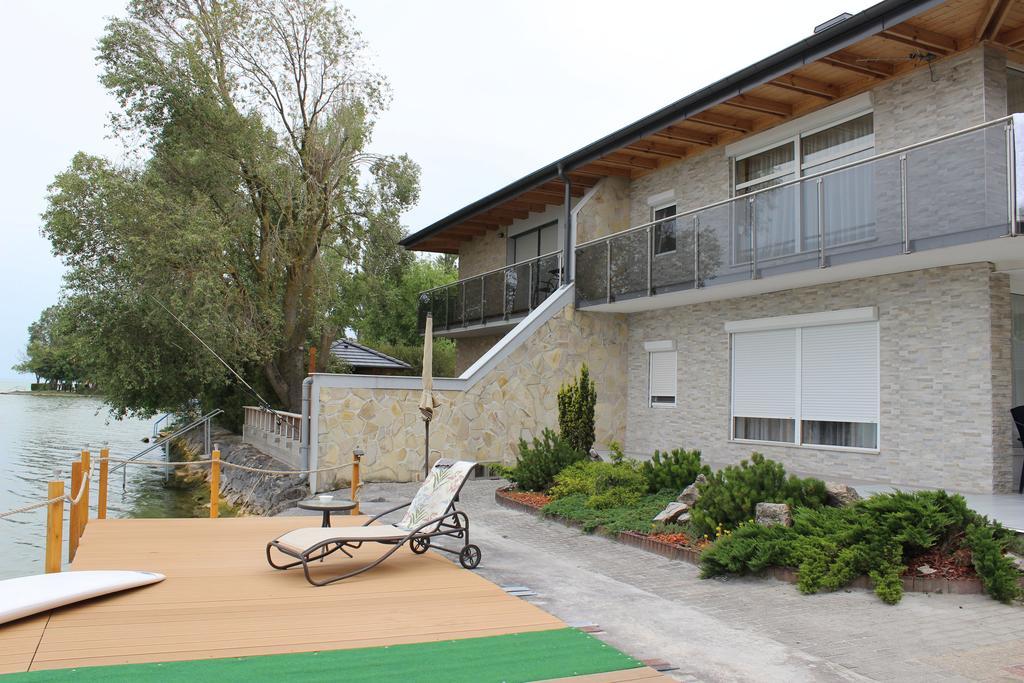 Parton Villa Apartments Fonyód Oda fotoğraf