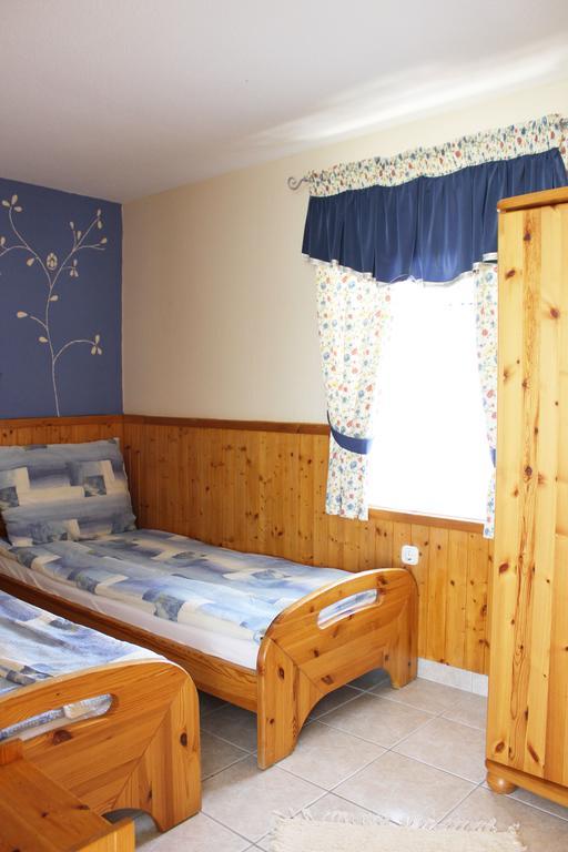 Parton Villa Apartments Fonyód Oda fotoğraf