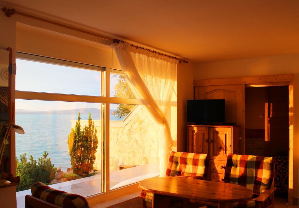 Parton Villa Apartments Fonyód Oda fotoğraf